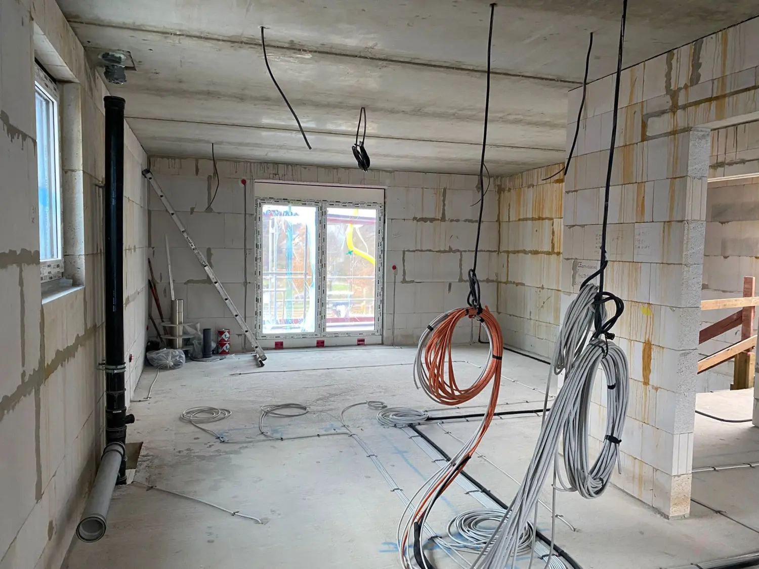 Fertigstellung Bodenplatte und Rohbaubeginn durch Triwex immobilien und Baumanagement GmbH