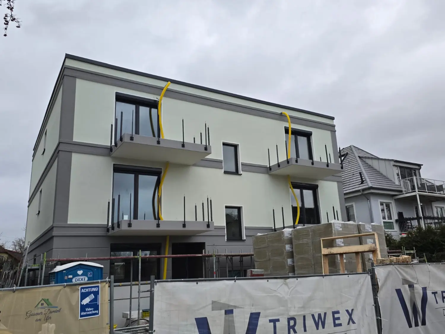 Fertigstellung Bodenplatte und Rohbaubeginn durch Triwex immobilien und Baumanagement GmbH