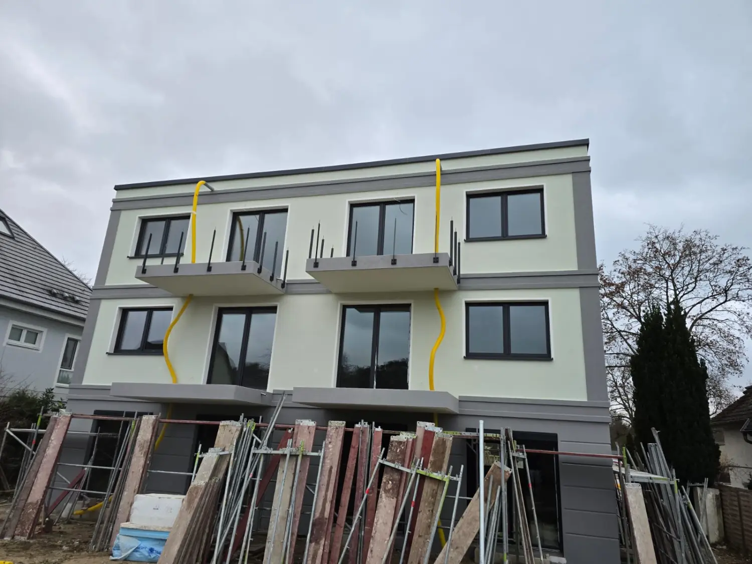 Fertigstellung Bodenplatte und Rohbaubeginn durch Triwex immobilien und Baumanagement GmbH